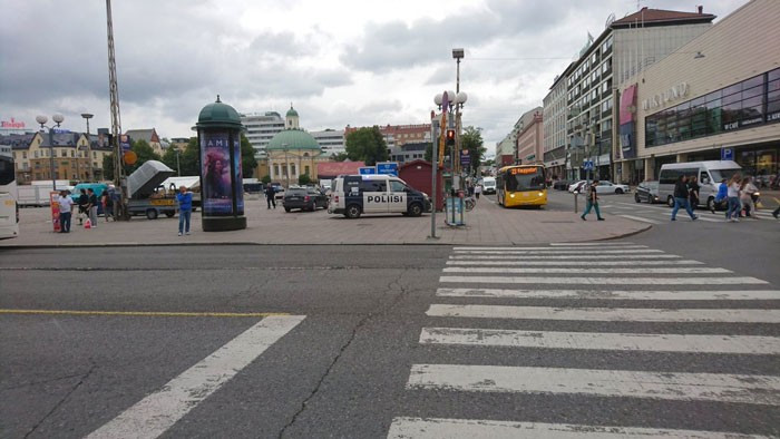 Finlandiya'da son dakika bıçakla kalabalığa saldırdı ilk görüntüler - Resim: 4