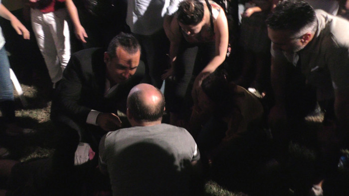 Ferhat Göçer konserinde talihsiz kaza ilk müdahaleyi ünlü sanatçı yaptı! - Resim: 3