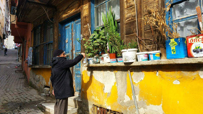 Çocukluğunu, komşularını ve annesini bir pencerede yaşatıyor  - Resim: 1