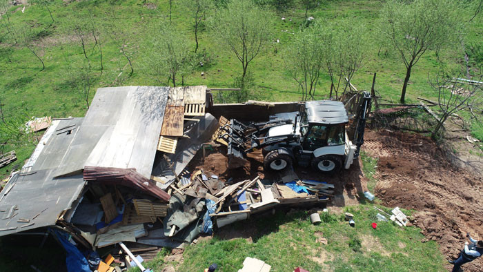 Küçük kızların zorla istismar edildiği Dehşet Çiftliği yıkıldı... - Resim: 3