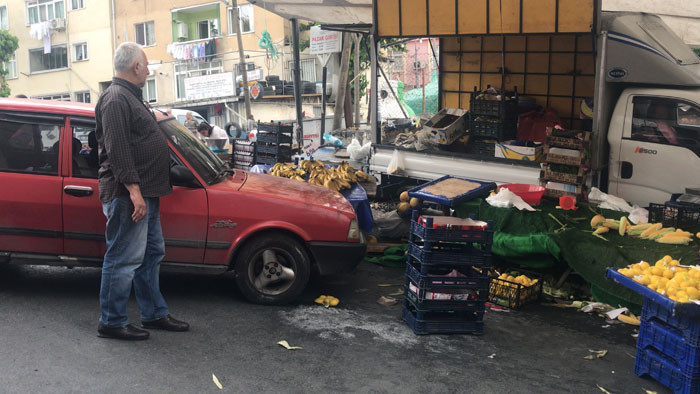  Şişli’de otomobil pazara daldı yaralılar var... - Resim: 2