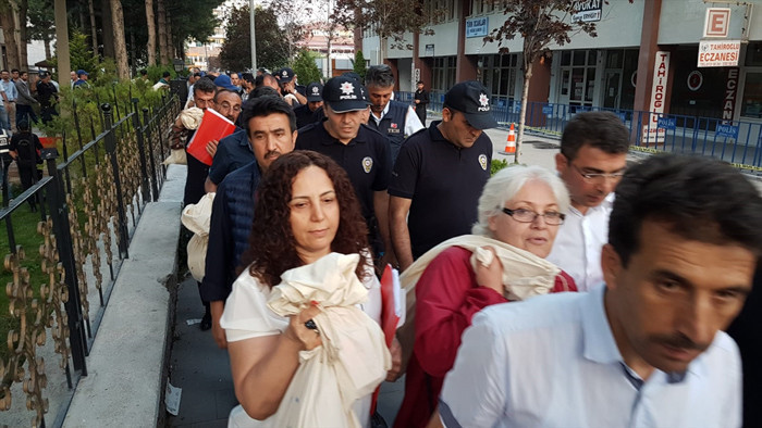 Niğde Adliyesi'nde yangın olay yerinden görüntüler  - Resim: 2