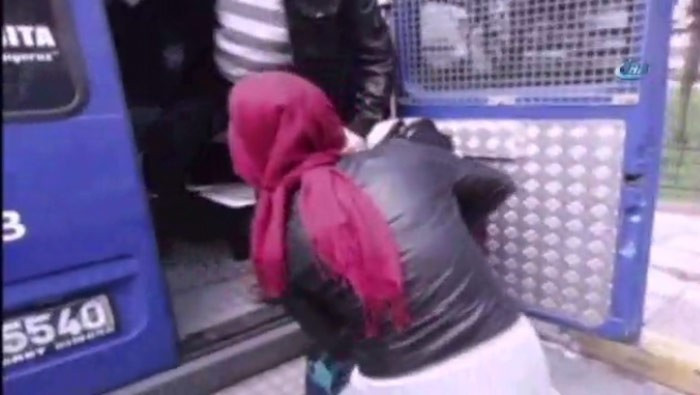 Dilencinin üzerinden çıkan para masaya sığmadı - Resim: 3