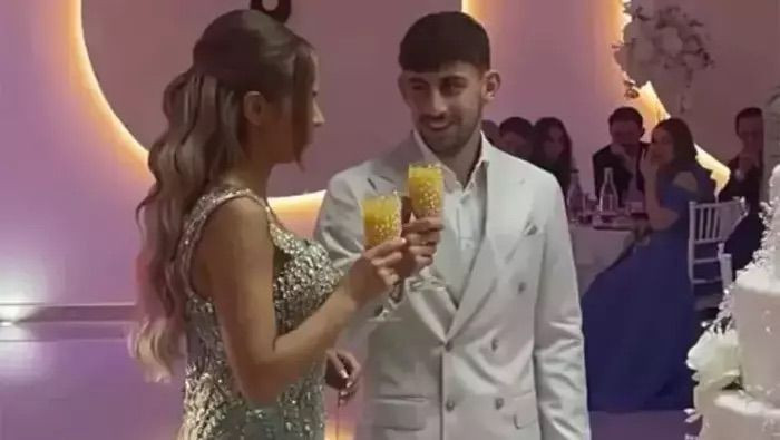 Galatasaray'ın yıldız futbolcusu Yusuf Demir nişanlandı! - Resim: 1