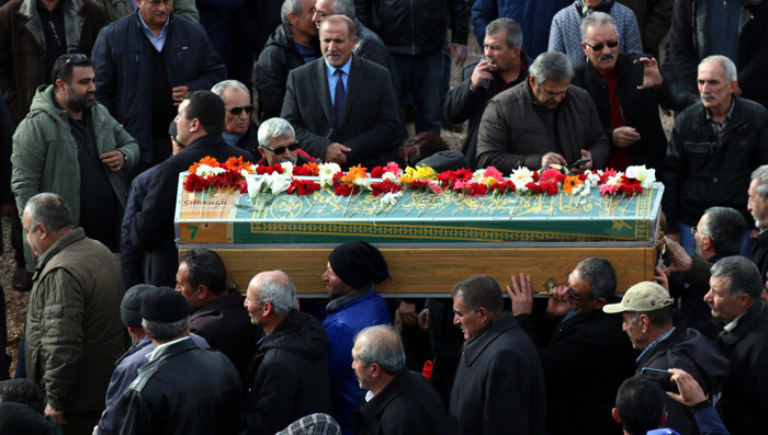  Halk ozanı Ali Kızıltuğ son yolculuğuna uğurlandı - Resim: 3