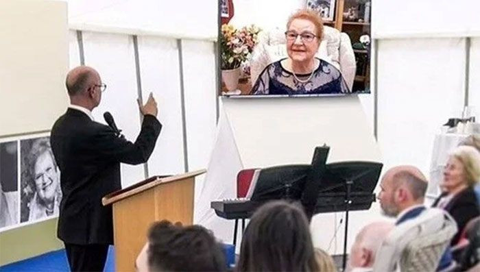 İngiltere'de ölen kadın kendi cenaze törenine katılıp konuştu! Fiyatı dudak uçuklattı - Resim: 4