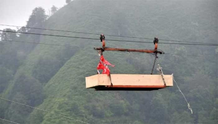 Rize'de cenazeyi böyle taşıdılar! - Resim: 2