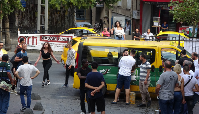 Taksim büyük kavga! Kafasında şişe patlattılar kanlar içinde kaldı - Resim: 1