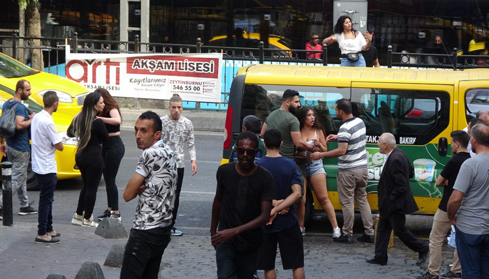 Taksim büyük kavga! Kafasında şişe patlattılar kanlar içinde kaldı - Resim: 2