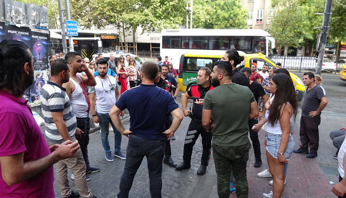 Taksim büyük kavga! Kafasında şişe patlattılar kanlar içinde kaldı - Resim: 3