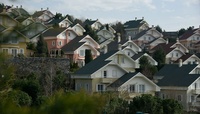 Okan Kurt'tan boşanan Demet Akalın 'kiralık konak' arıyor! - Resim: 2