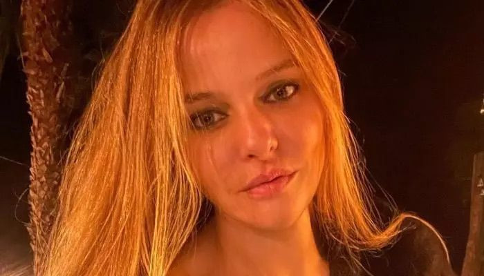 Davette ortaya çıkan oyuncu Naz Elmas dekoltesi ile olay oldu... - Resim: 3