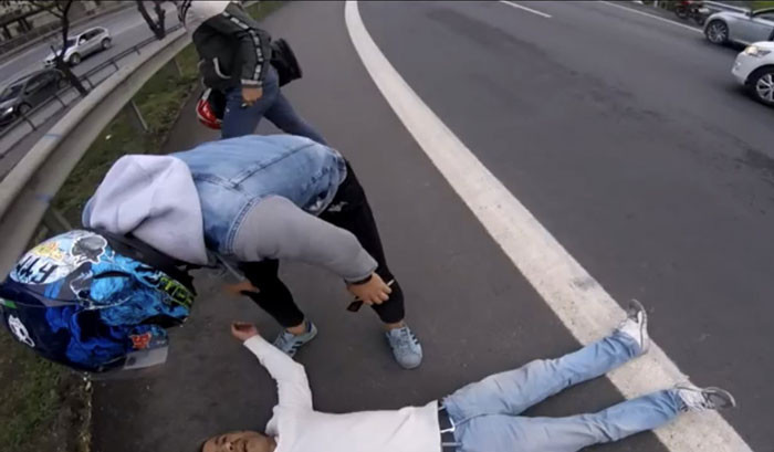 TEM'de inanılmaz kavga! Harekat halindeki TIR'a çıkıp... - Resim: 4