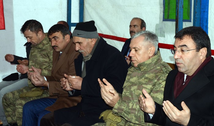 Şehit oğlunun arkadaşlarını ziyaret etti gözyaşlarına boğuldu! - Resim: 4