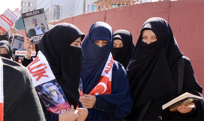 Alparslan Kuytul için yürüyen kadınlardan polisi şaşkına çeviren sözler... - Resim: 4