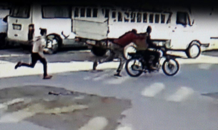 Kapkaççıları pişman eden kız! Kaptılar ama kaçamadılar - Resim: 2