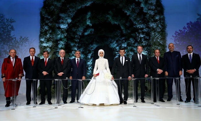 İşte Sümeyye Erdoğan'ın gelinliğini tasarlayan isim - Resim: 2