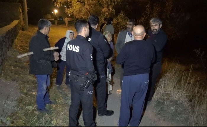 Mahalle sakinleri ellerinde sopalarla hırsız kovaladı  - Resim: 4