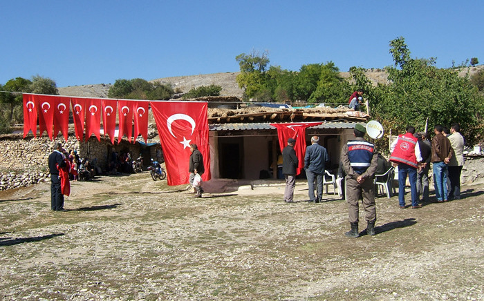 Yüksekova şehitleri - Afyon şehidinin tek gözlü kerpiç evi - Resim: 3