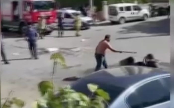 İzmir'de seyyar satıcı çocuklarının üzerine benzin döküp yakmak istedi! Korku dolu anlar kamerada - Resim: 4