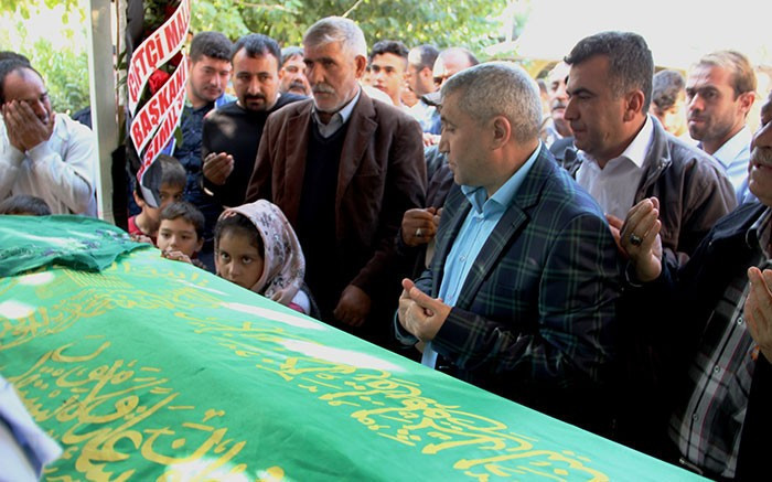 Minik Irmak gözyaşlarıyla uğurlandı!  - Resim: 2