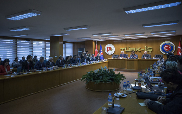 Asgari ücret net 2 bin 20 lira oldu brüt 2 bin 558 lira olarak açıklandı - Resim: 2