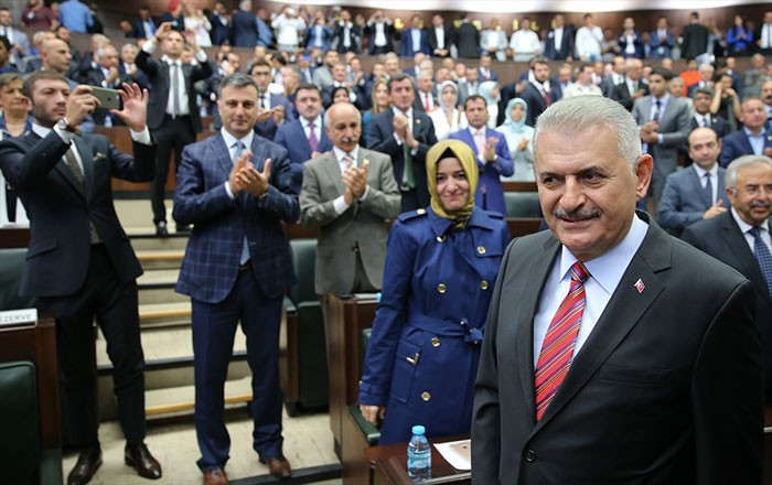 Başbakan konuşurken ihbar geldi! Meclisin kapıları kapatıldı - Resim: 1