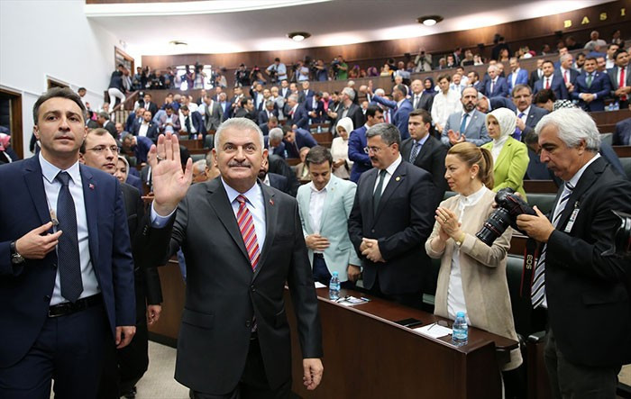 Başbakan konuşurken ihbar geldi! Meclisin kapıları kapatıldı - Resim: 2