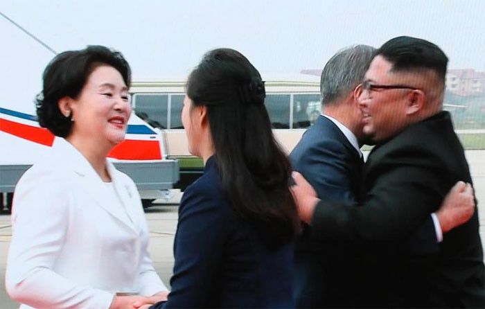 Tarihi görüntüler! Kim, bir sarıldı bir daha bırakmadı... - Resim: 1