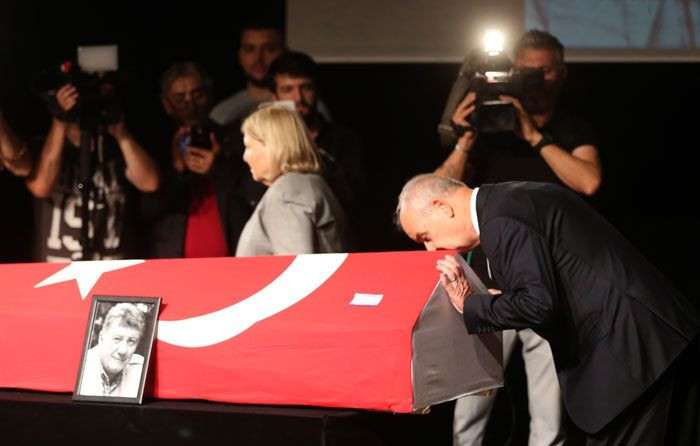 Tarık Ünlüoğlu'nun cenazesinde eşi Gülenay Kalkan fenalaştı gözyaşları sel oldu - Resim: 3