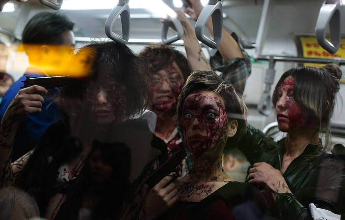 Tam bineyim derken metroda akıl alan manzarayı görünce... - Resim: 1