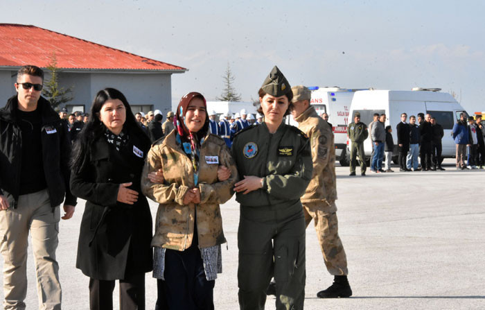 Şemdinli şehitleri memleketlerine uğurlandı yürek dayanmaz... - Resim: 3