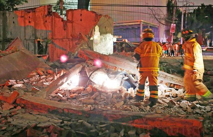 Meksika'da çok şiddetli deprem olay yerinden ilk görüntüler - Resim: 3