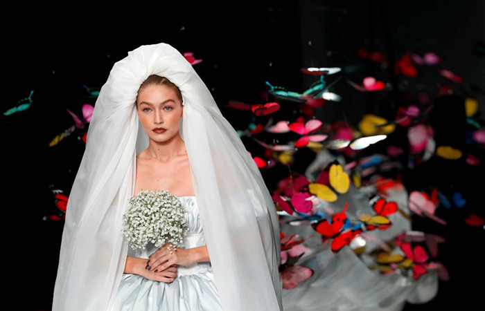 Gidi Hadid ile Kendall Jenner defileye damga vurdu! - Resim: 4