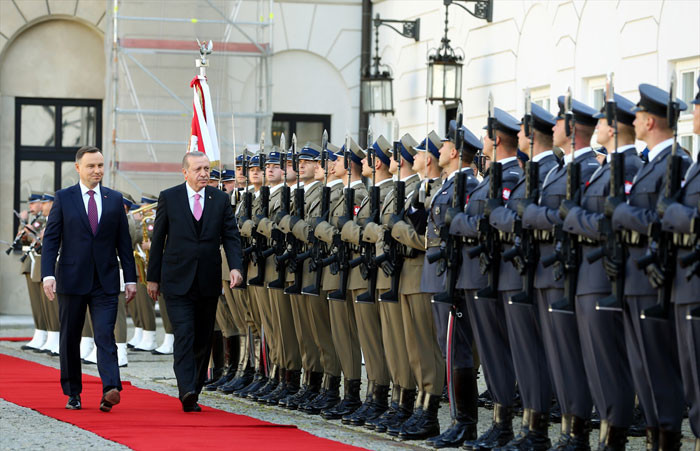 Erdoğan Polonya'da Dede Efendi ile karşılandı - Resim: 1