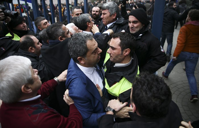 Akademisyen eylemi üniversiteyi karıştırdı gözaltılar var - Resim: 4