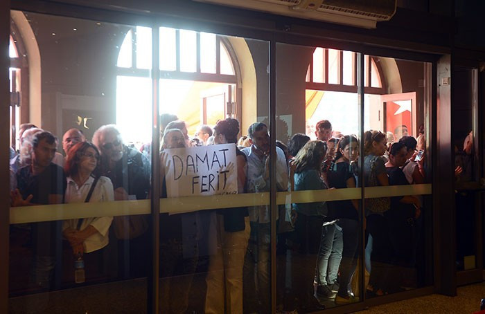 Tarık Akan'ın oğlu gözyaşlarına boğuldu! - Resim: 2