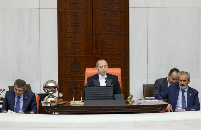 TBMM Genel kurul çalışmalarından ilginç kare!  - Resim: 4