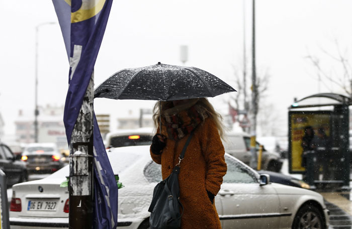 Beklenen kar yağışı çok yoğun geldi yollar kapandı okullar tatil oluyor - Resim: 2