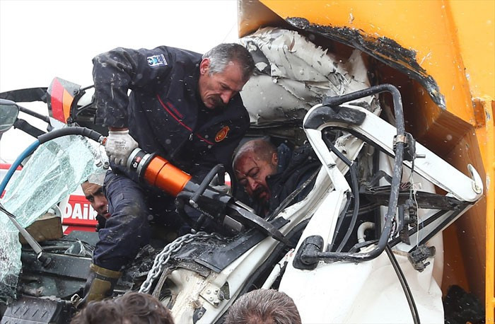 Ankara'da korkunç kaza! Şoförler 2 saat sonra... - Resim: 4