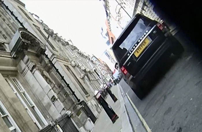 Akın İpek bakın nerede ortaya çıktı! Lüks yaşama devam - Resim: 4