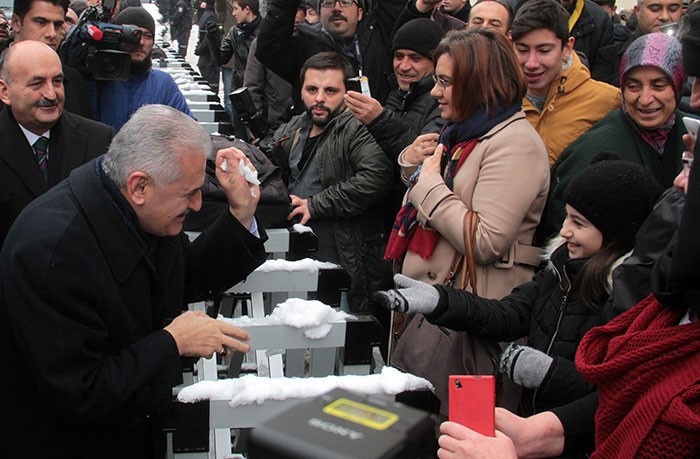 Başbakan karı görünce dayanamadı! - Resim: 4