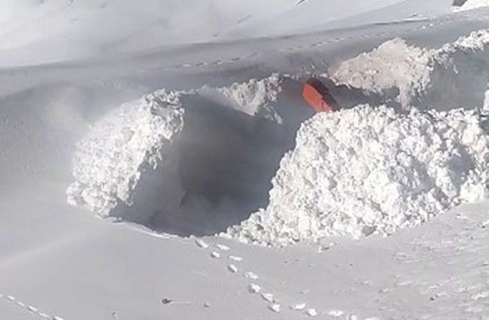 Hakkari Yüksekova'da kar kalınlığı iş makinelerinin boyunu geçti - Resim: 2