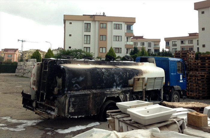 Tuzla'da benzin istasyonunda patlama olay yerinden görüntüler - Resim: 3