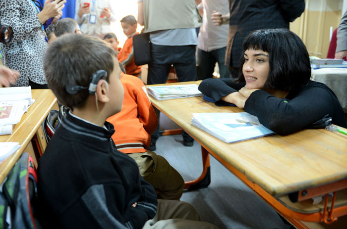 Tuba Büyüküstün mülteci çocuklarla çocuk oldu - Resim: 3