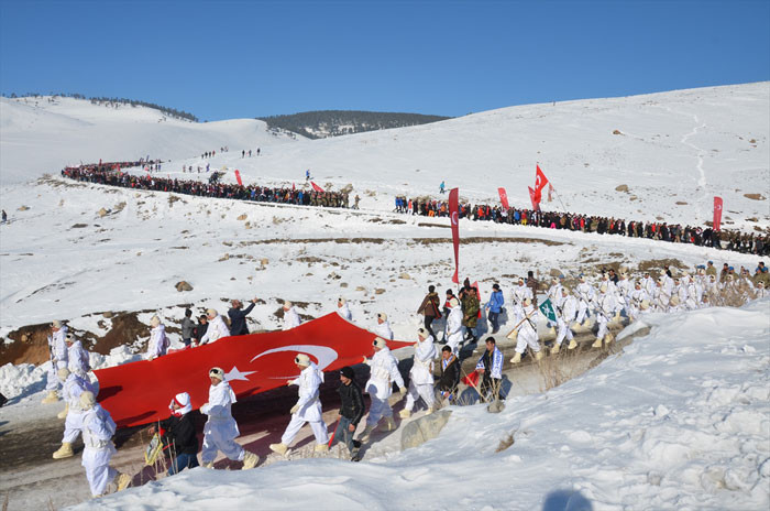 Türkiye şehitlerine yürüdü! Sarıkamış yine dondu... - Resim: 1