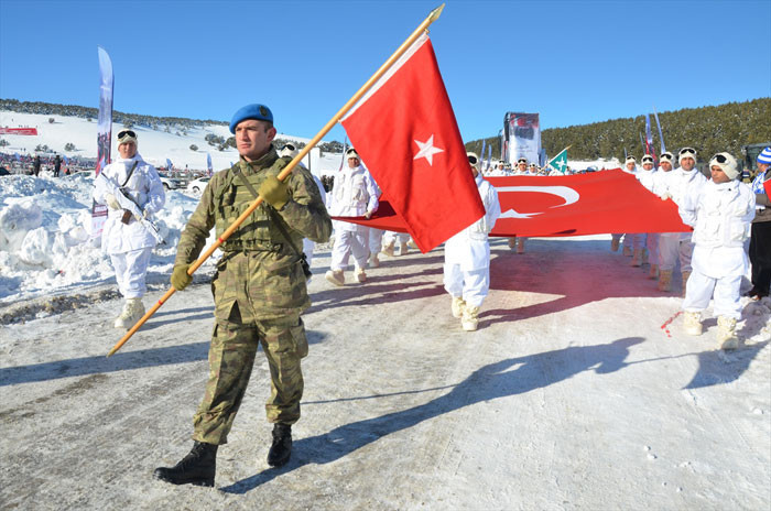 Türkiye şehitlerine yürüdü! Sarıkamış yine dondu... - Resim: 4