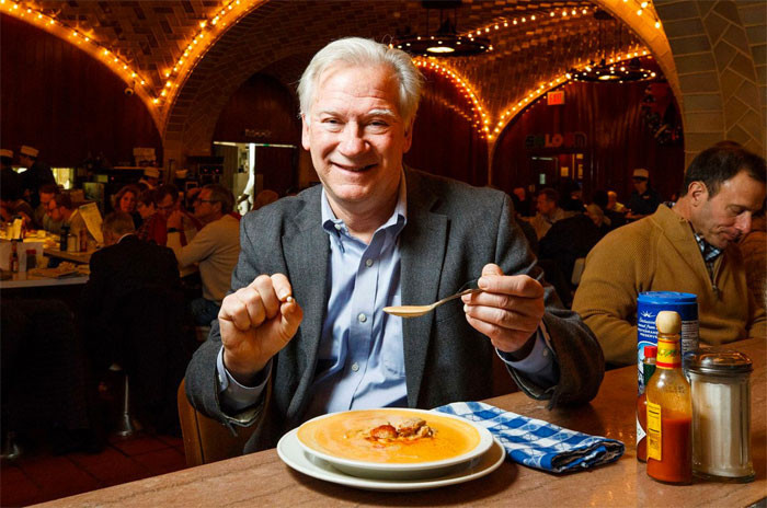 Sipariş ettiği yemeğin içinden binlerce dolarlık nadide bir mücevher çıktı - Resim: 1