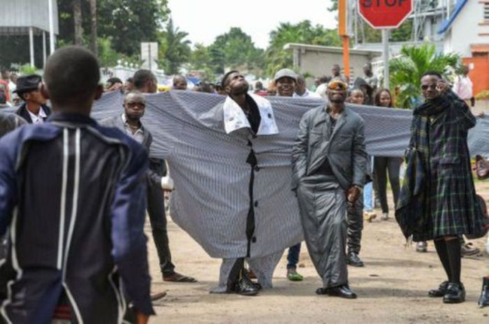 Bu kıyafetlerle sokağa çıkılmaz! - Resim: 1
