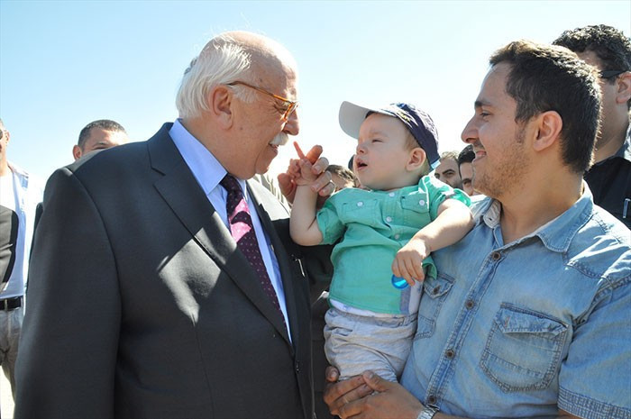 Küçük çocuk Bakan Avcı'yı böyle inceledi! - Resim: 2